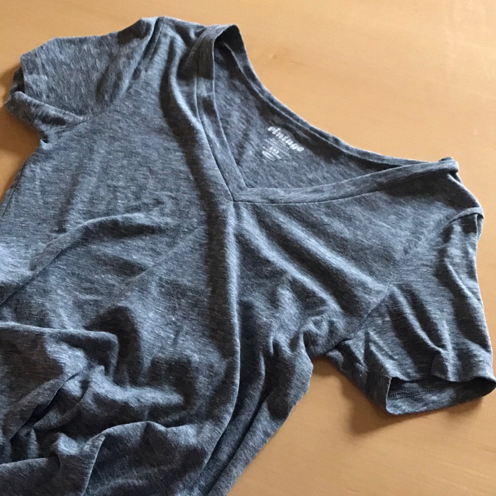 Heather gray v-neck, relax fit short sleeve tshirt